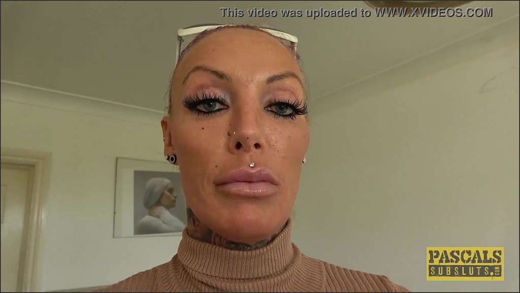 Brooke Jameson on pussy and feet of her sexy girlfriend