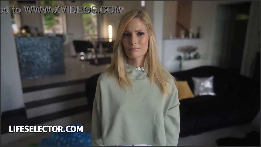 Candee Licious gets her hairy pussy stuffed