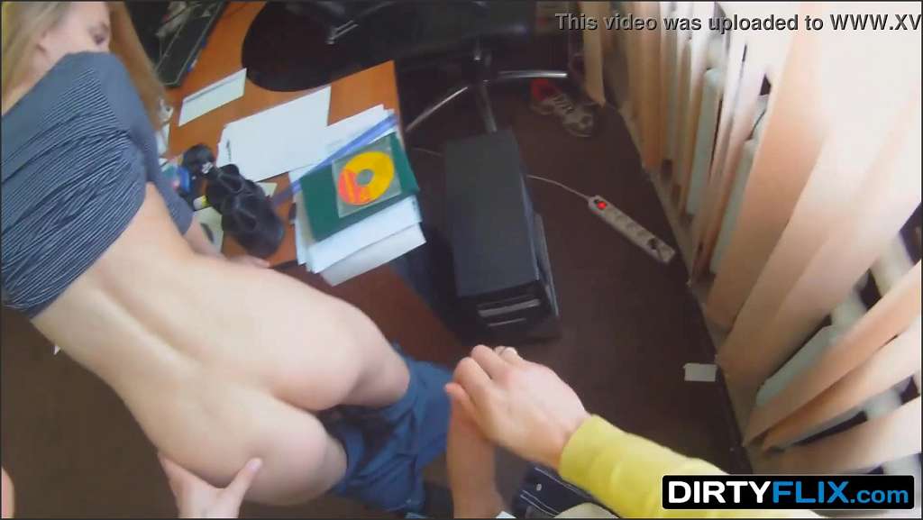 Chloe Blue gets her horny pussy inseminated outdoor