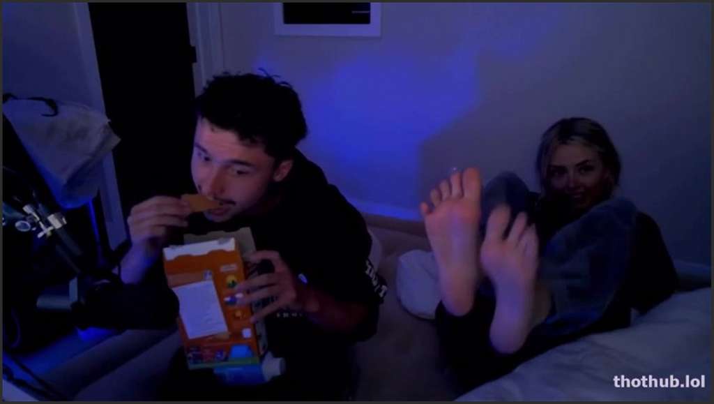 Corinna Kopf makes himself moan with horniness