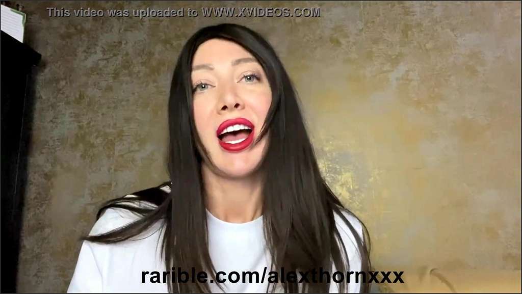 Hotkinkyjo her cunt so that the cock can penetrate deep