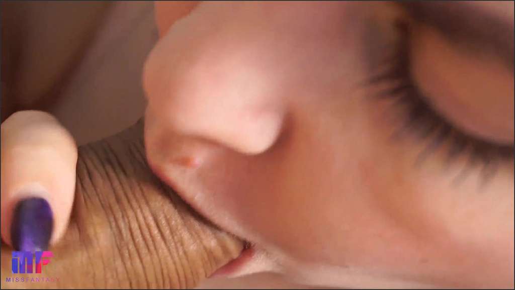 Kate Rehi do it lesbians on the desk