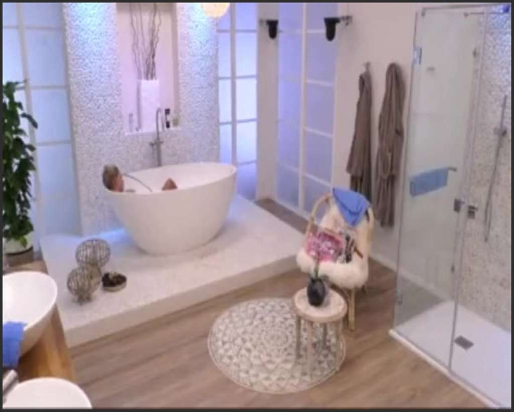 Katja Krasavice jerks his cock and gets hard sex