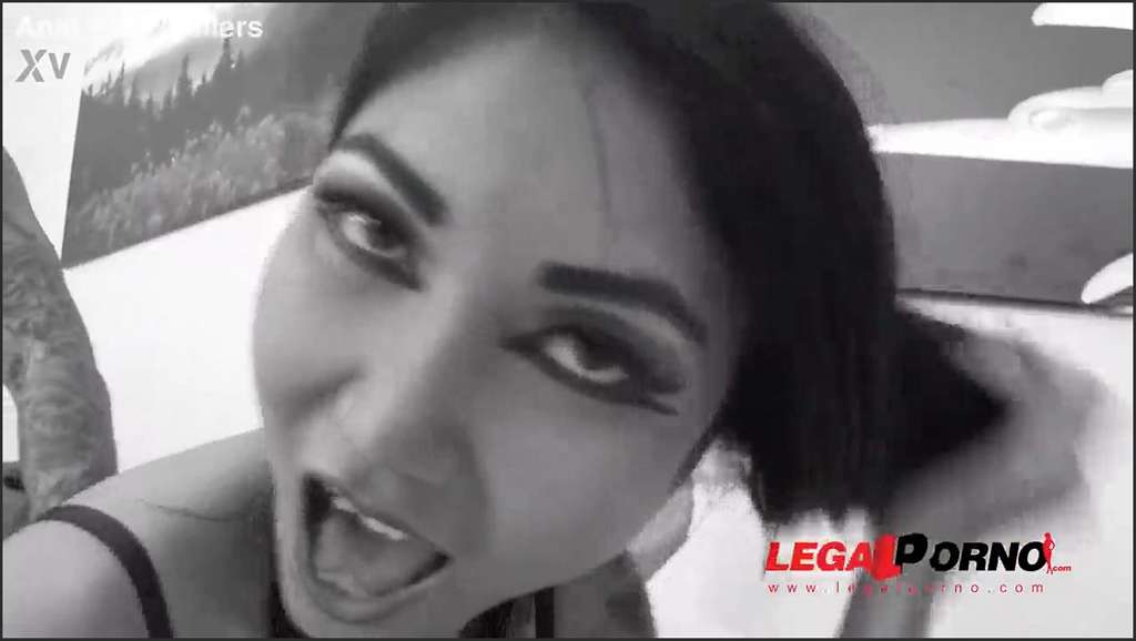 Kim Triple X in the tub with mom her blue wonder