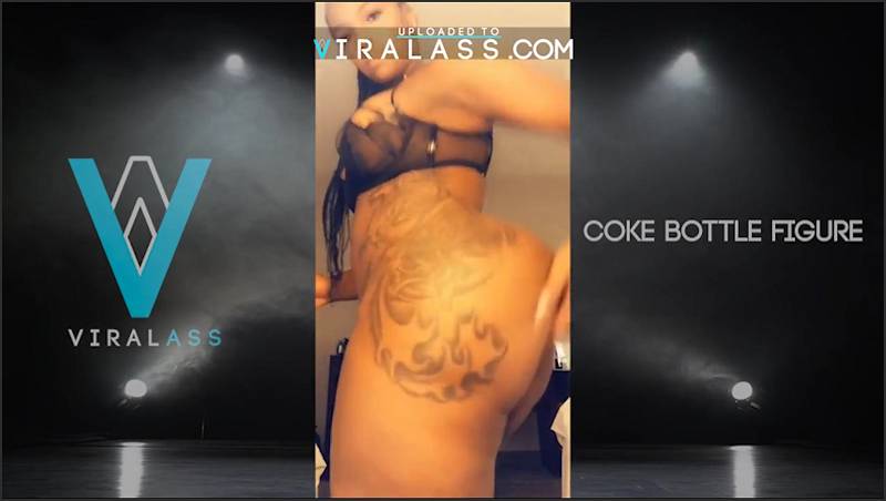 Tiktok Porn undresses and fingers her pussy