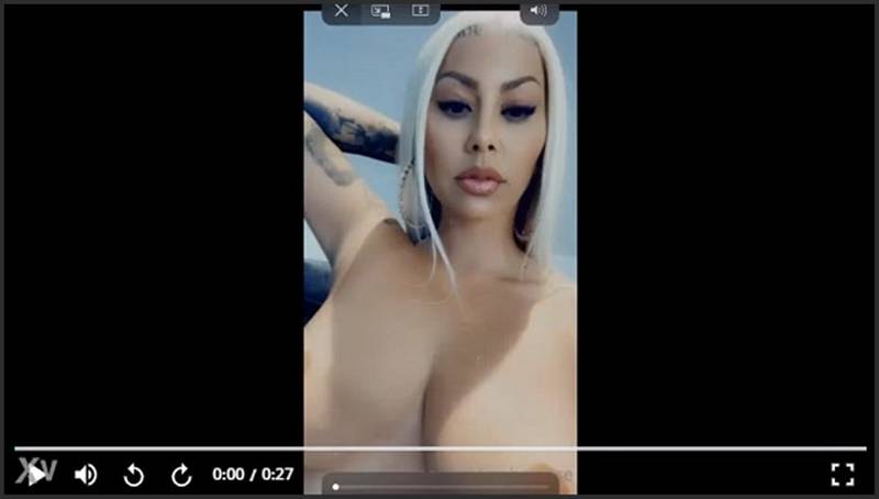 Amber Rose jiggle her huge ass cheeks while twerking