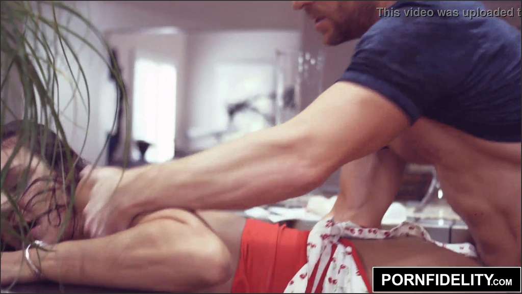 Lia Fox while sunbathing horny and fingers her pussy