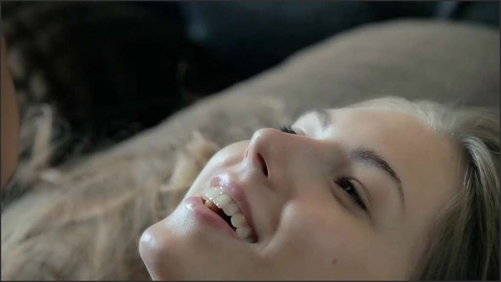 Nackte Weiber housekeeper jerks off instead of cleaning