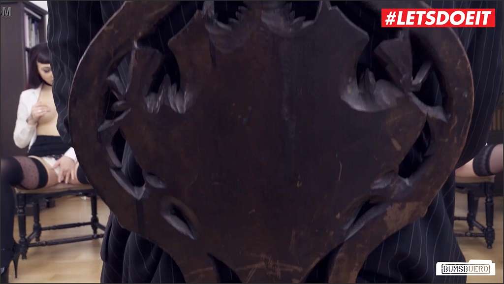 Alissa Noir works at the blowjob table